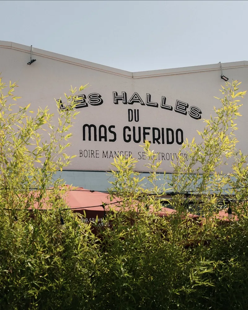 Foule aux Halles du Mas Guérido